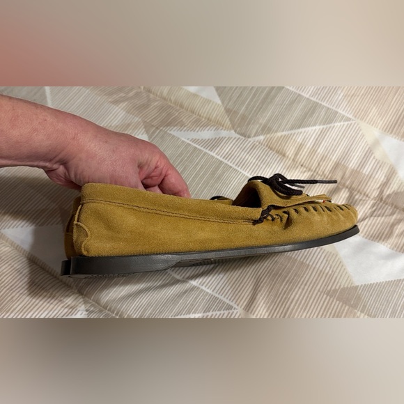 Minnetonka Tan Thunderbird Moccasins with Colorful Embroidery EUC SZ 9 - Picture 5 of 6